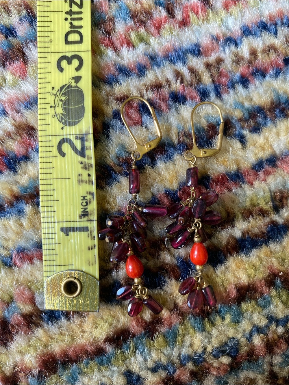 Handmade garnet and coral dangle earrings - Picture 3 of 3